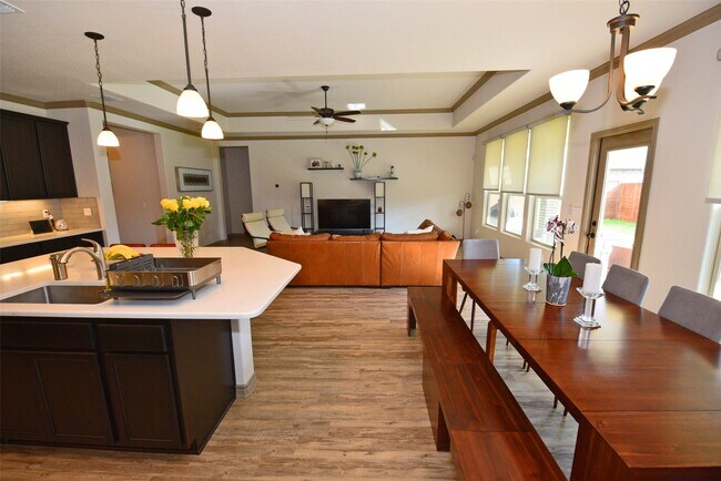 Building Photo - 8158 Luz de Luna St