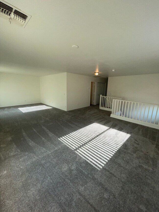 Building Photo - 5707 S 31st Dr