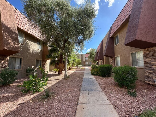 Building Photo - 5300 Indian River Dr