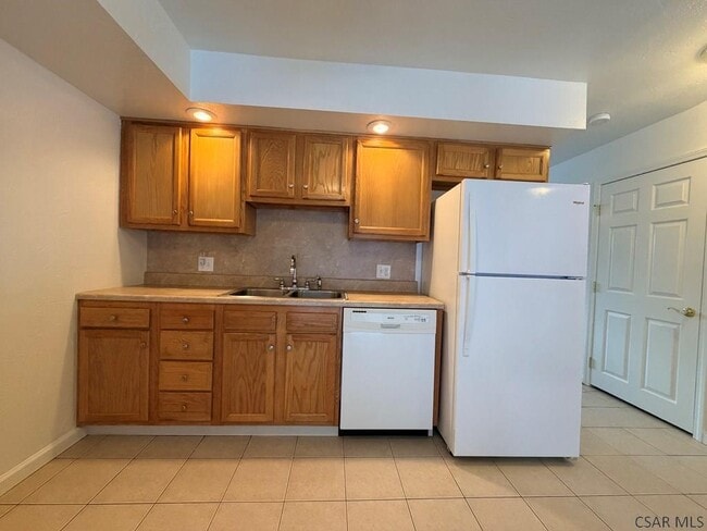 Building Photo - 1915 Young St