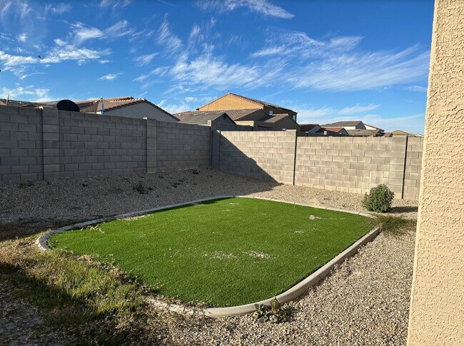 Building Photo - 12531 W Northview Ave