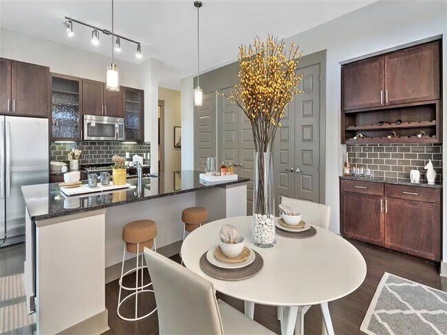 Building Photo - Downtown Steal: Up to 6 Weeks FREE Rent!