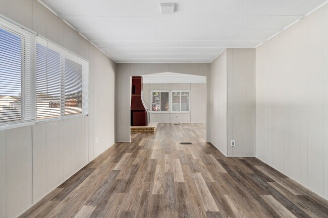 Building Photo - 3 Bed 2 Bath