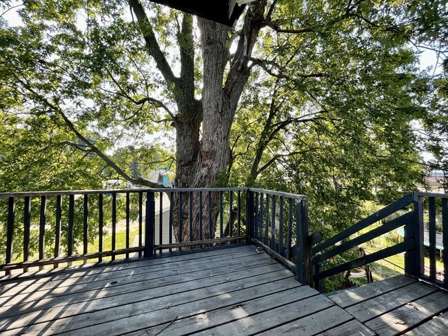 Building Photo - Five Bedroom Home in Muskegon