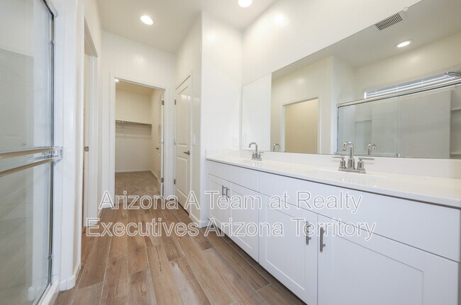 Building Photo - 7867 S Walnutview Dr
