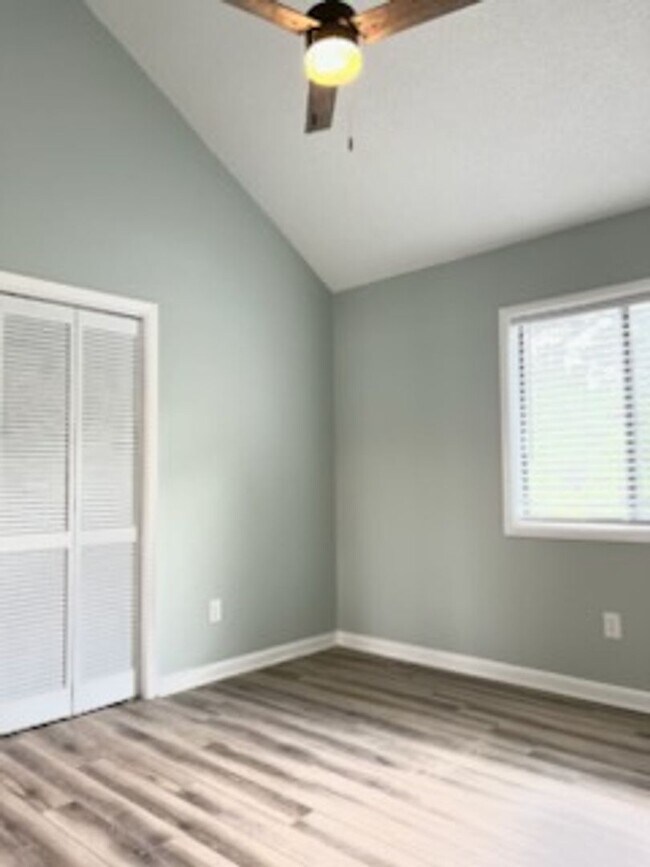 Building Photo - 500 Fairway Village Dr