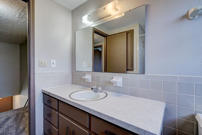 Building Photo - Discover Your New Home: 2-Bedroom Duplex A...