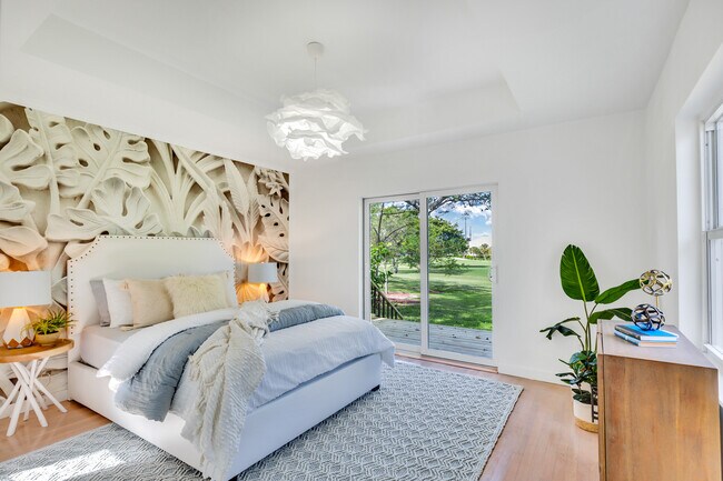 Building Photo - 667 NE 105th St