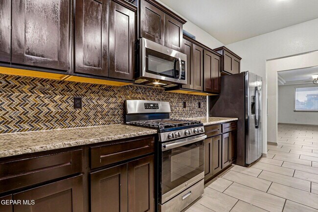 Building Photo - 14705 Tierra Escape Ave