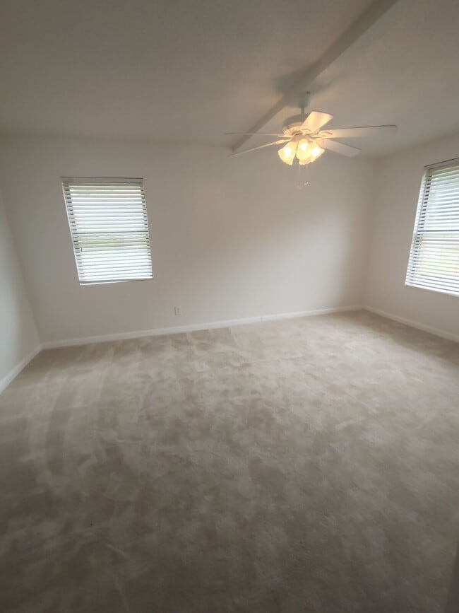Building Photo - Beautiful 4Bd/2BA Right off Miccosukee Rd.