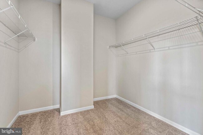 Building Photo - 808 Creekway Dr