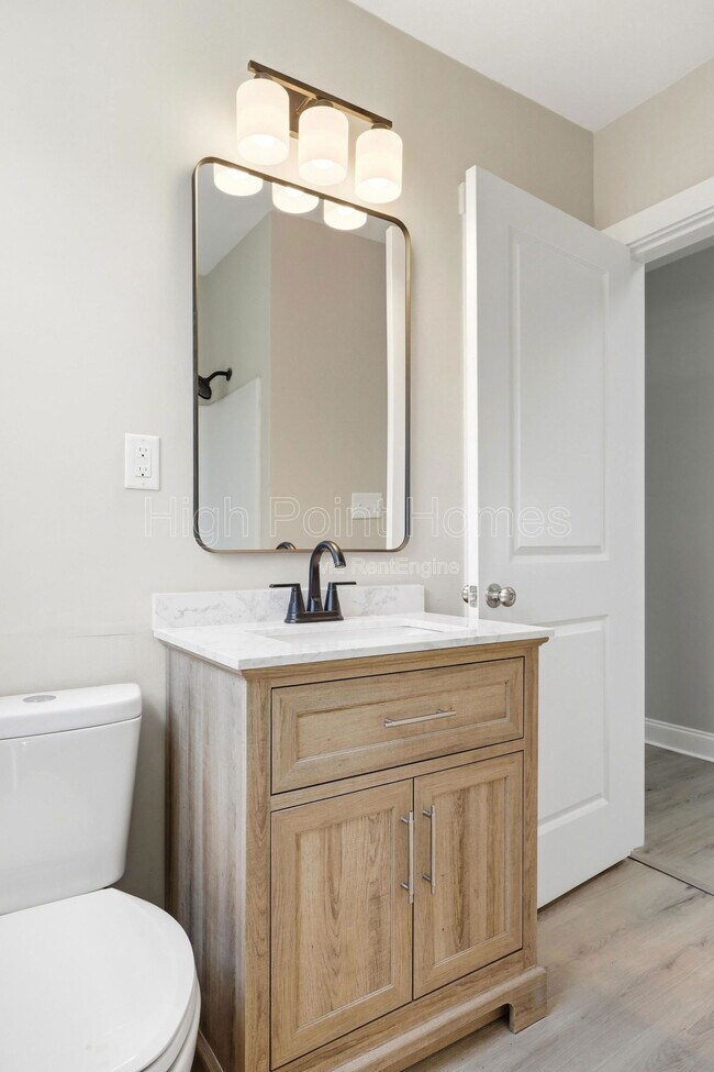 Building Photo - 2406 Kirby Ave