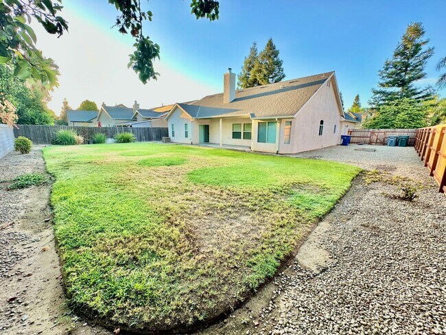 Building Photo - North Clovis 3/2 Near Buchanan Education C...