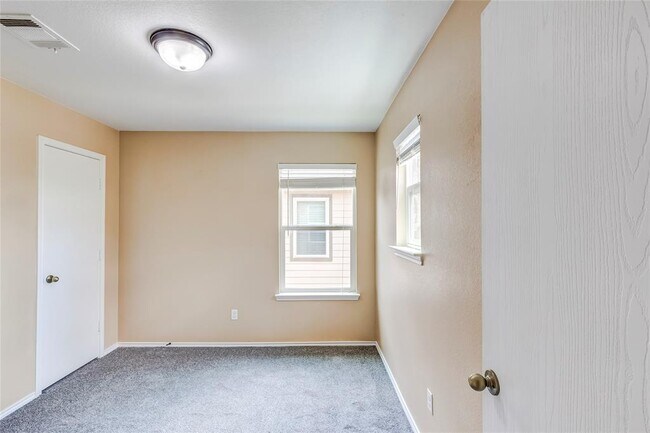 Building Photo - 9104 Single Bnd Trl