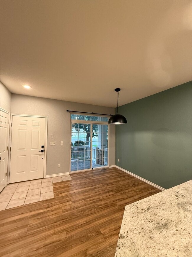 Building Photo - Bright and Modern 3-Bed, 2.5-Bath Townhous...