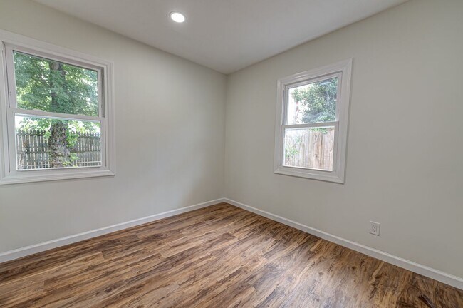 Building Photo - 2528 Marshall Ave