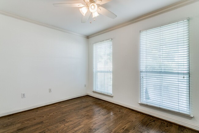 Building Photo - Easy walking distance to SMU campus!