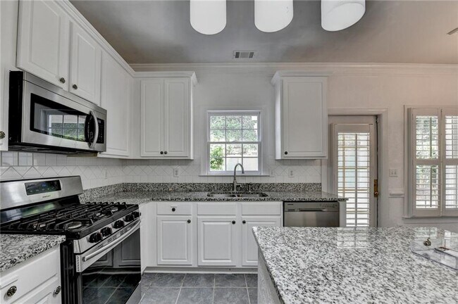 Building Photo - 2072 Fairport Way