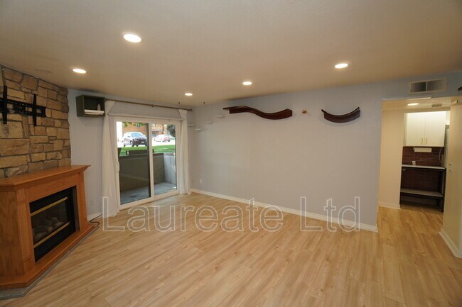 Building Photo - 431 Wright St