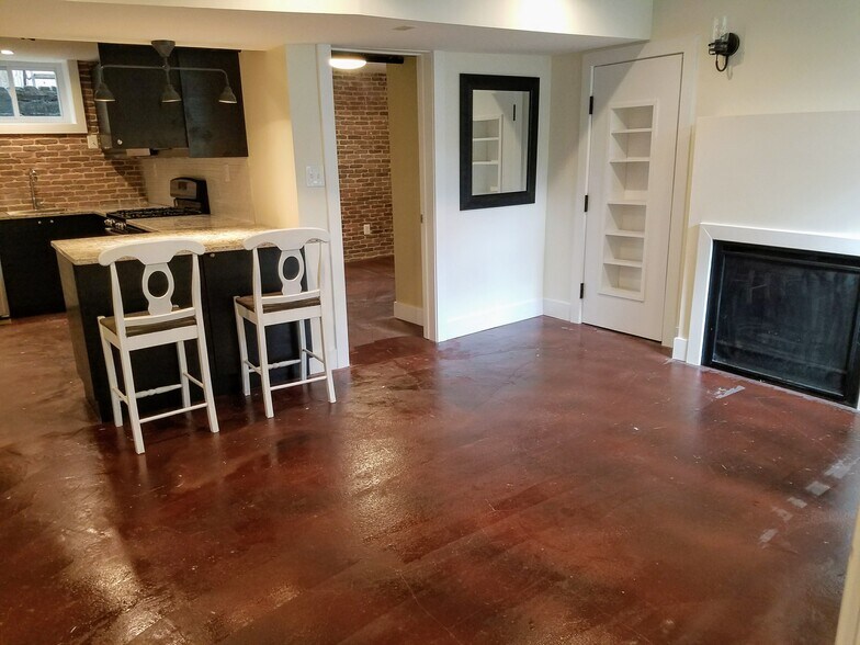 Building Photo - 7432 Piney Branch Rd