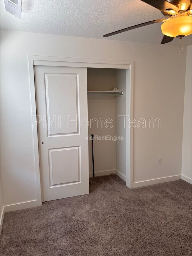 Primary Photo - 1546 W Parkview Dr
