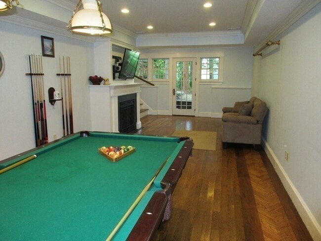 Building Photo - 115 Aspen Ave