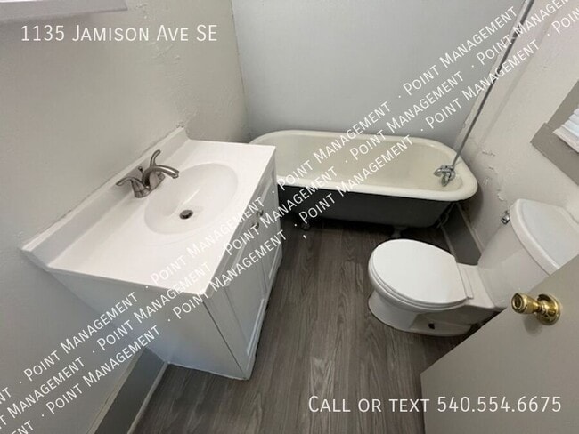 Building Photo - 1135 Jamison Ave SE