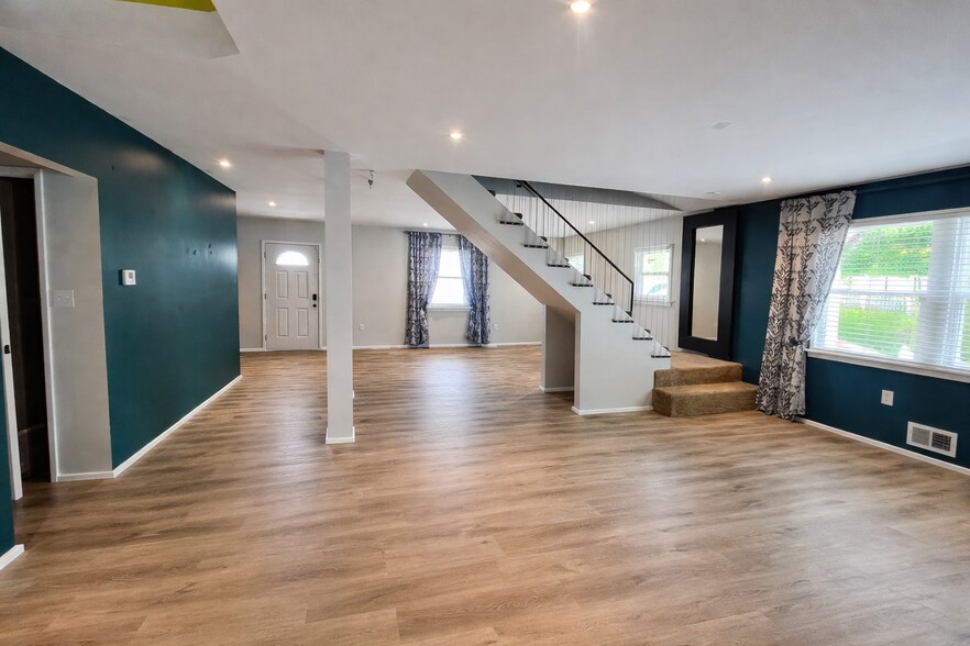 Building Photo - 421 N Ohio St