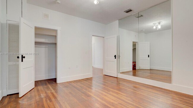 Building Photo - 1676 SW 11th St