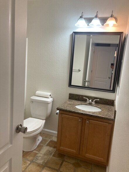 Building Photo - 100 Reflections Dr