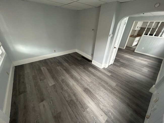 Building Photo - 535 Milton St