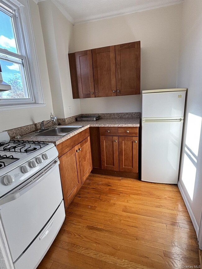 Building Photo - 71-58 70th St