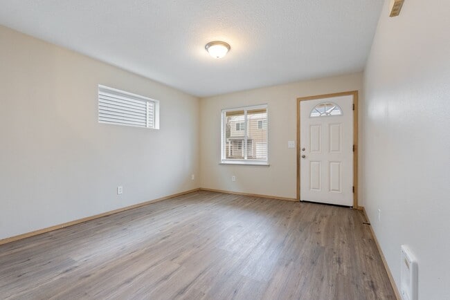 Building Photo - Beautiful 4bed/2.5bath home