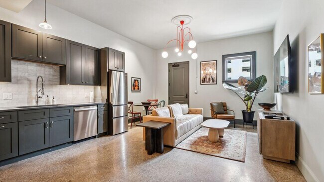 Building Photo - 310 N Rampart St