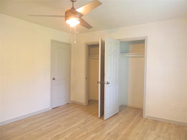 Building Photo - 1242 Chevy Chase Dr