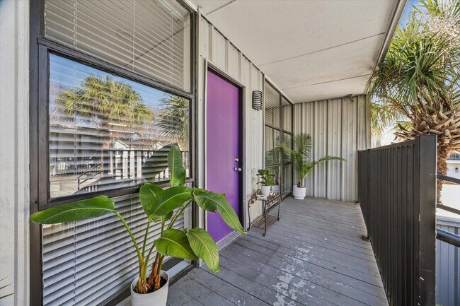 Building Photo - 1901 Whitney St