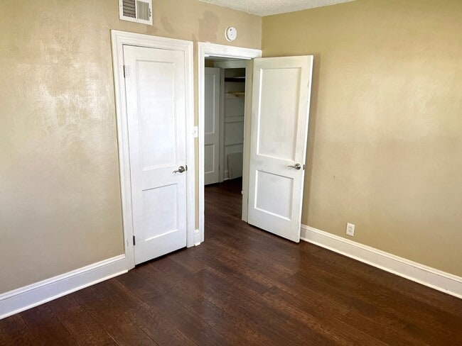 Building Photo - Stunning 3-bedroom single family home in N...