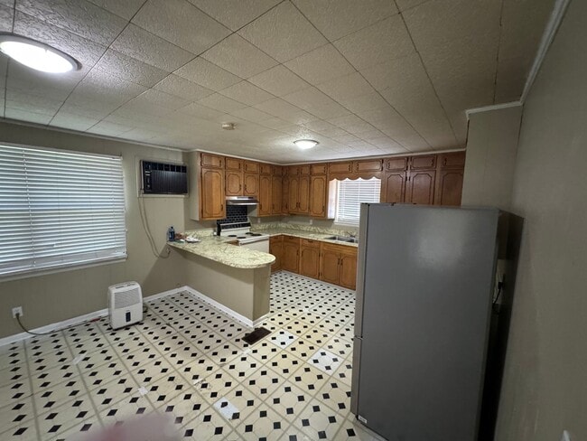 Building Photo - 2 Bedrooms- 1 Bathroom- House in Centre, AL!