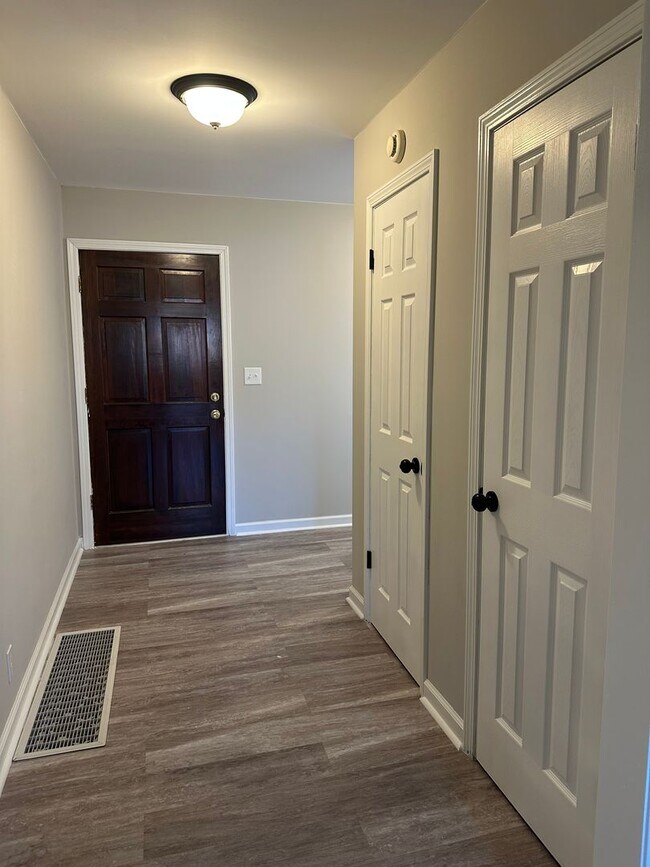 Building Photo - HOME AVALIABLE FOR RENT ON 2 ACRES!