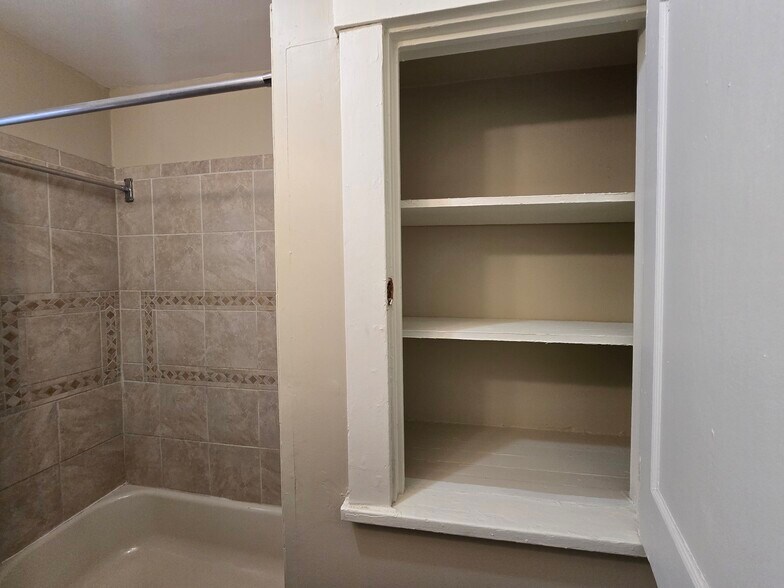 Building Photo - 6501 Deary St