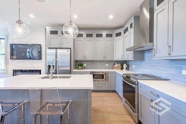 Building Photo - 4226 S Ellis Ave