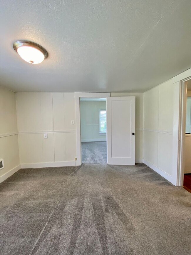 Building Photo - D&B Homes