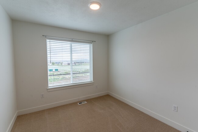Building Photo - 471 N 300 W