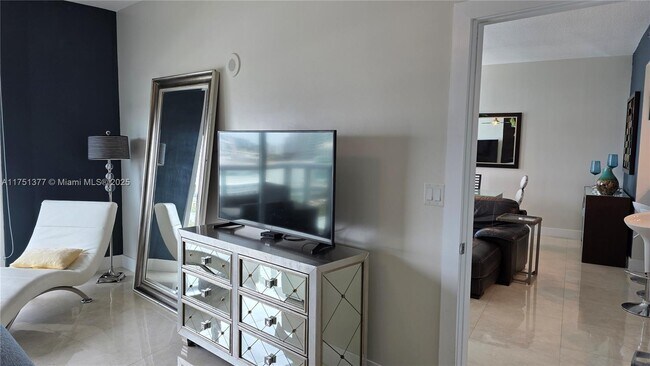 Building Photo - 6515 Collins Ave
