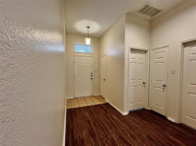 Building Photo - 620 Brookbank Dr