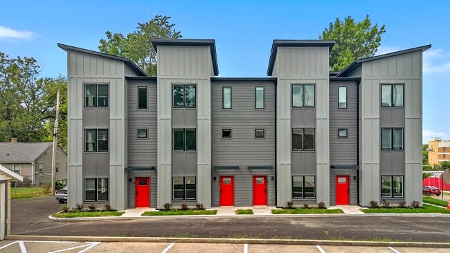 Primary Photo - 204 E 17th St
