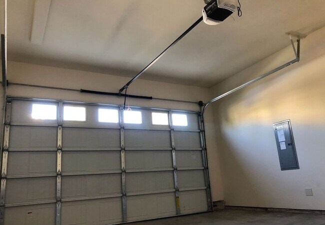 Building Photo - 7429 NE 58th Way