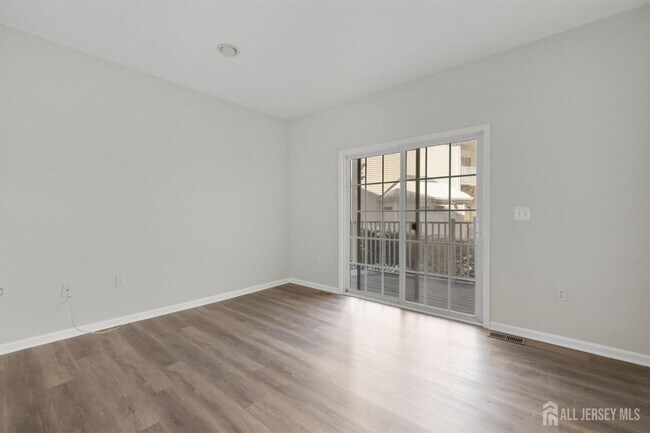 Building Photo - 102 Forest Dr