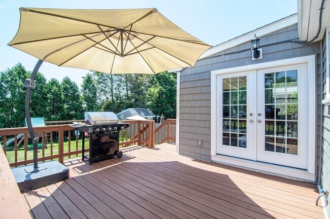 Building Photo - 60 Greenleaf Cir