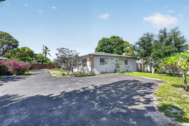 Building Photo - 824 Bayberry Dr